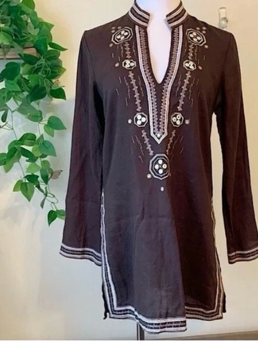 Embroidered V-Neck Women’s Old Navy Tunic in Brown with Cream Accents 100% Linen